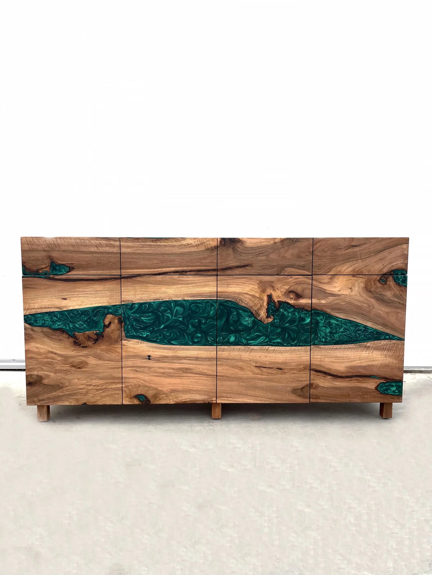 Buffet en bois et époxy bicolore