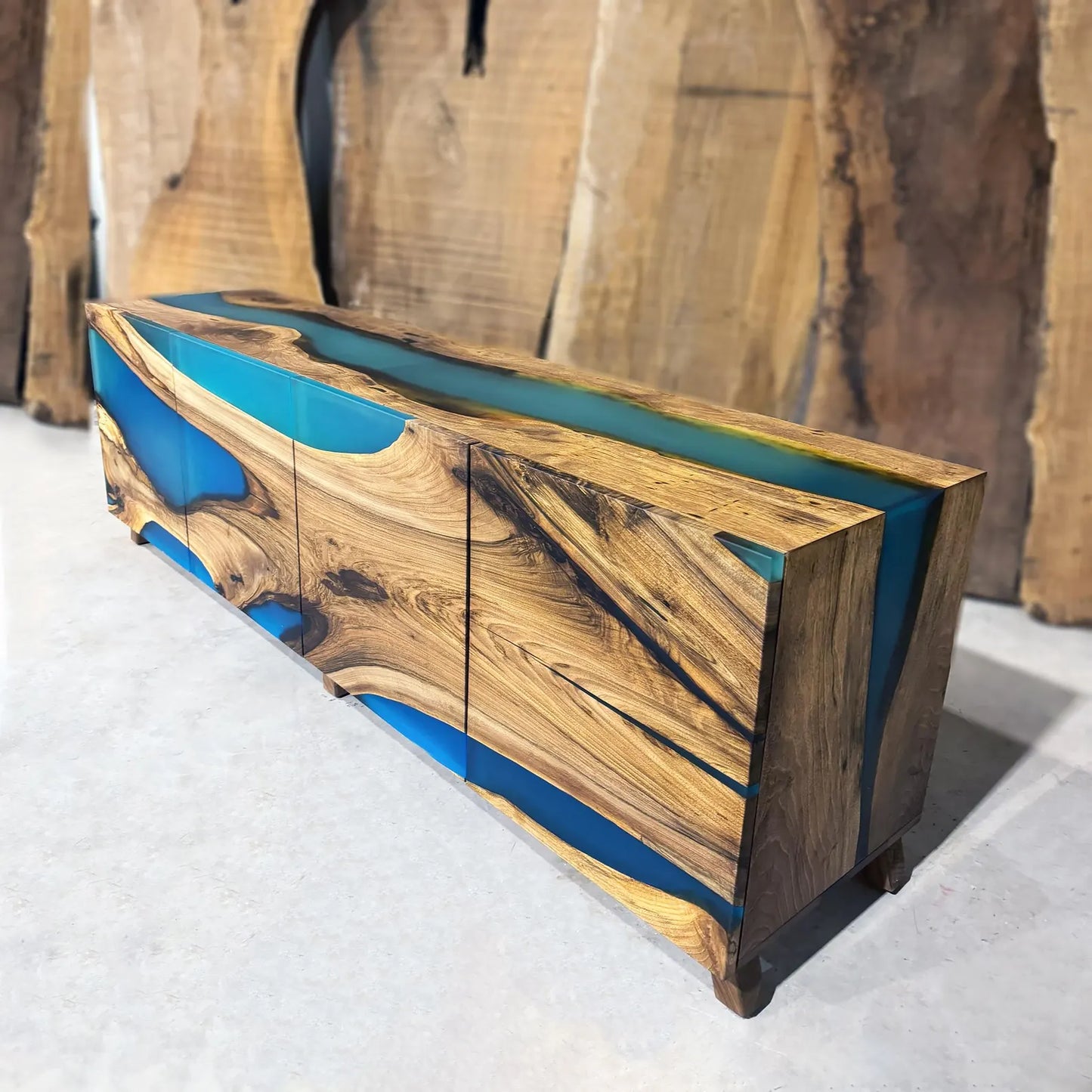 Buffet en bois et époxy bicolore