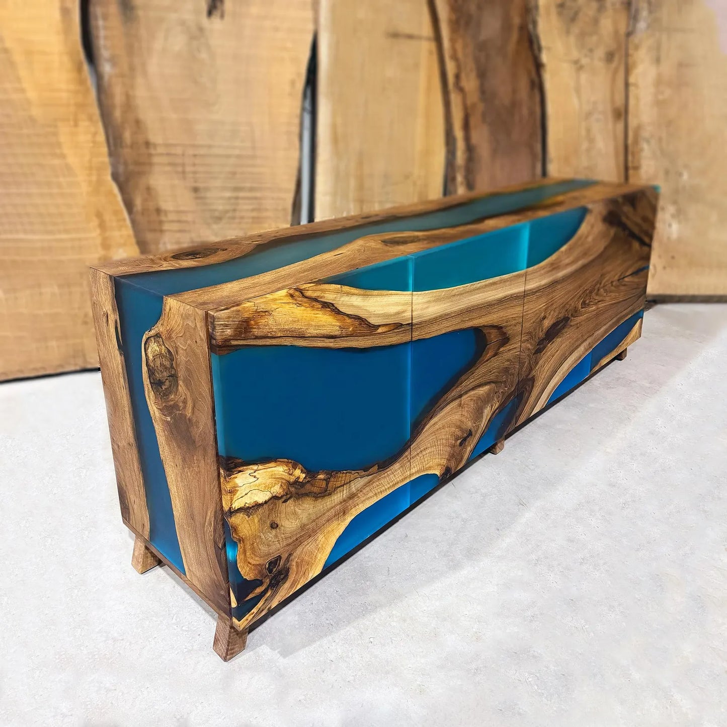 Buffet en bois et époxy bicolore