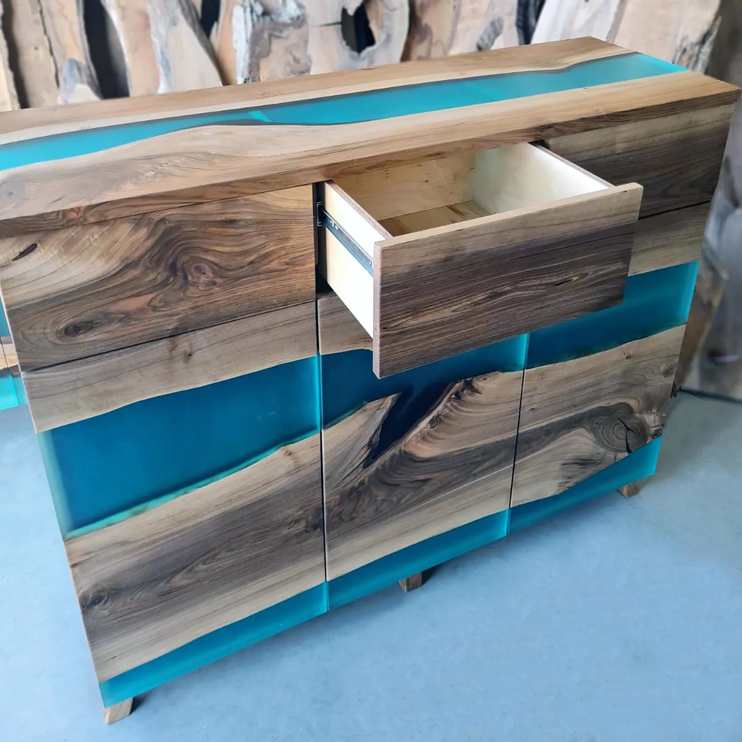 Buffet en bois et époxy bicolore