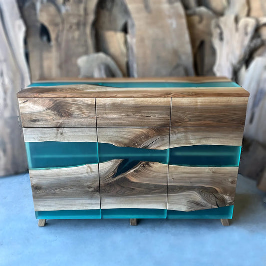 Sideboard aus Holz und Epoxidharz in Perltürkis