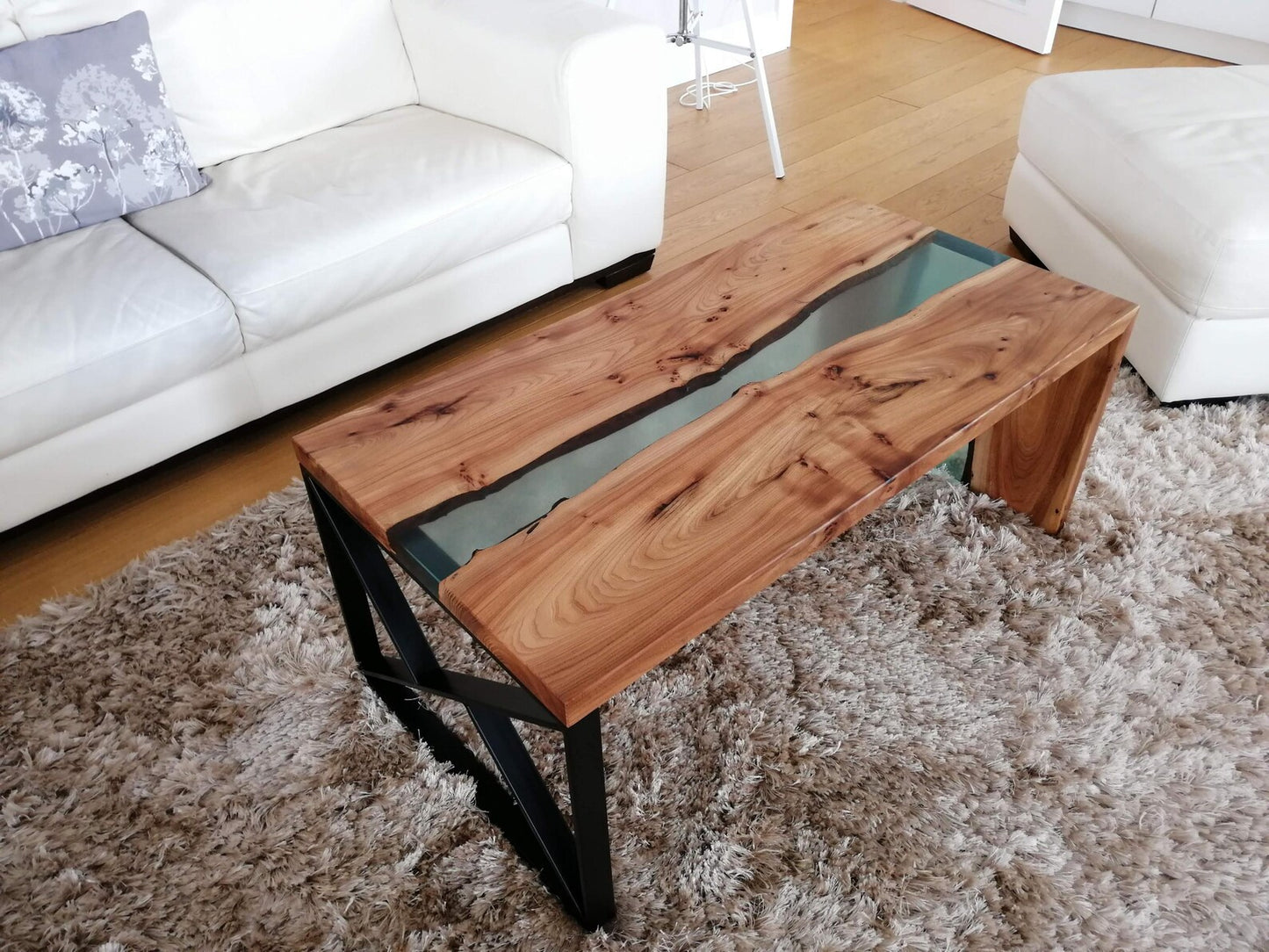 Table d'appoint en résine époxy verte