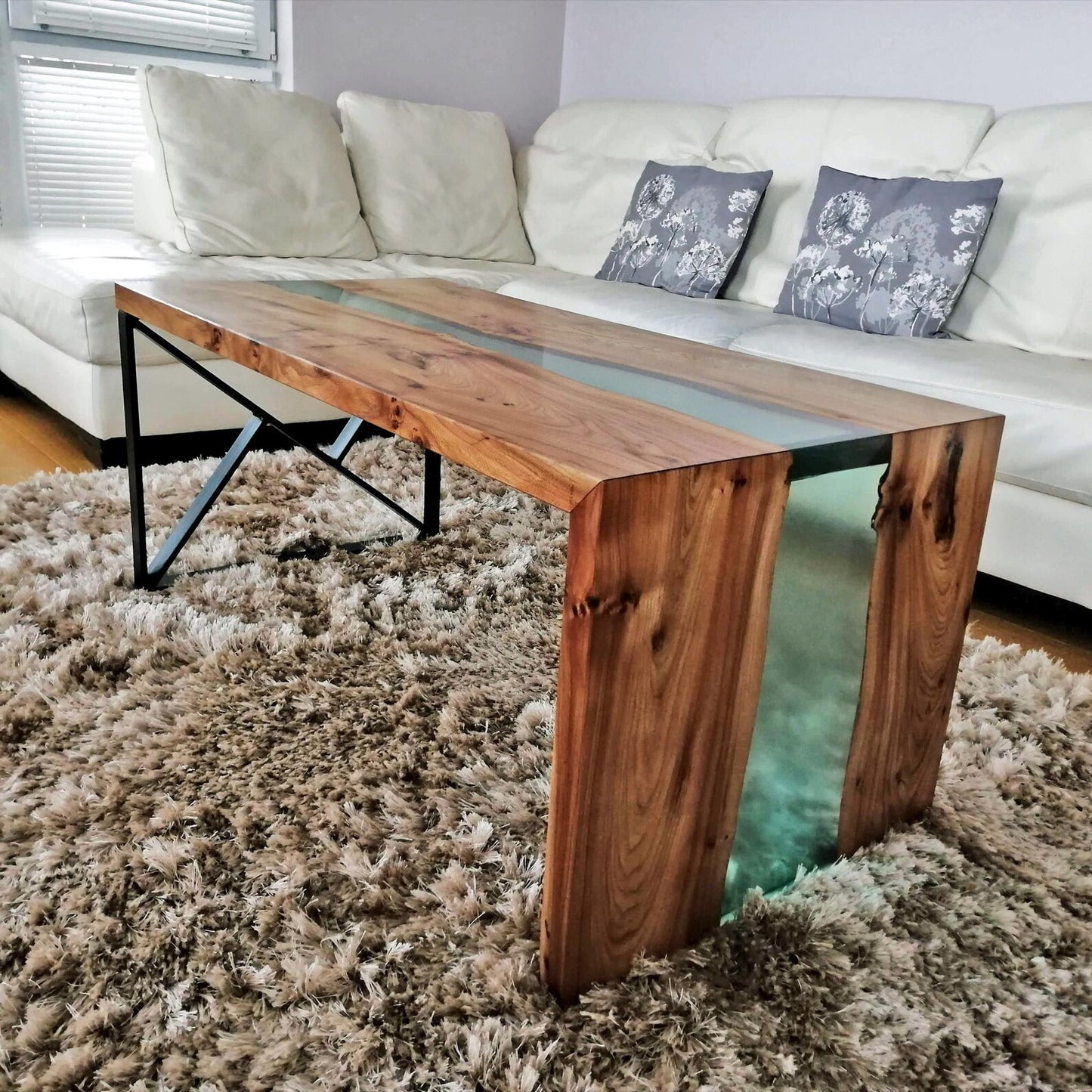 Table d'appoint en résine époxy verte