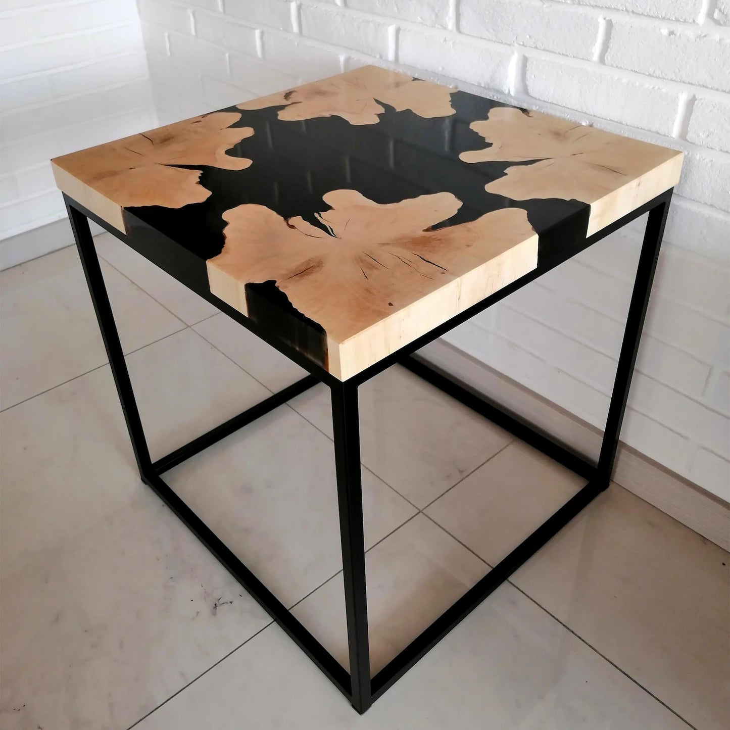 Table d'appoint en résine époxy verte