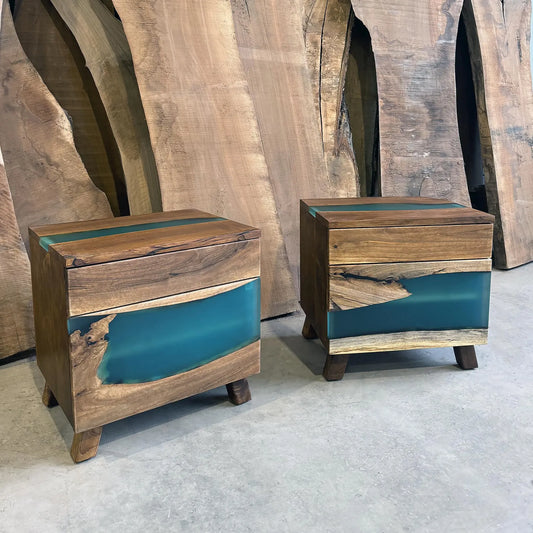 Moderne funktionale Kommode aus Walnussholz und Epoxidharz