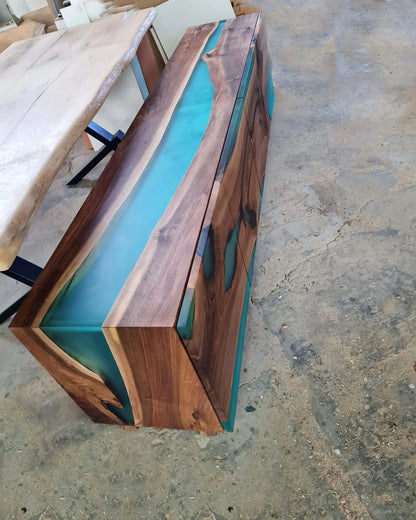 Buffet en bois et époxy bicolore