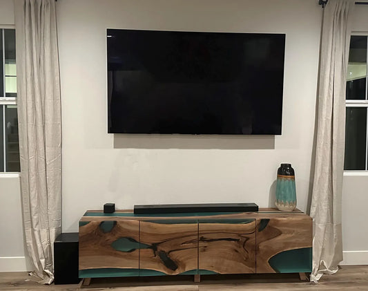 Sideboard aus Holz und Epoxidharz in Perltürkis