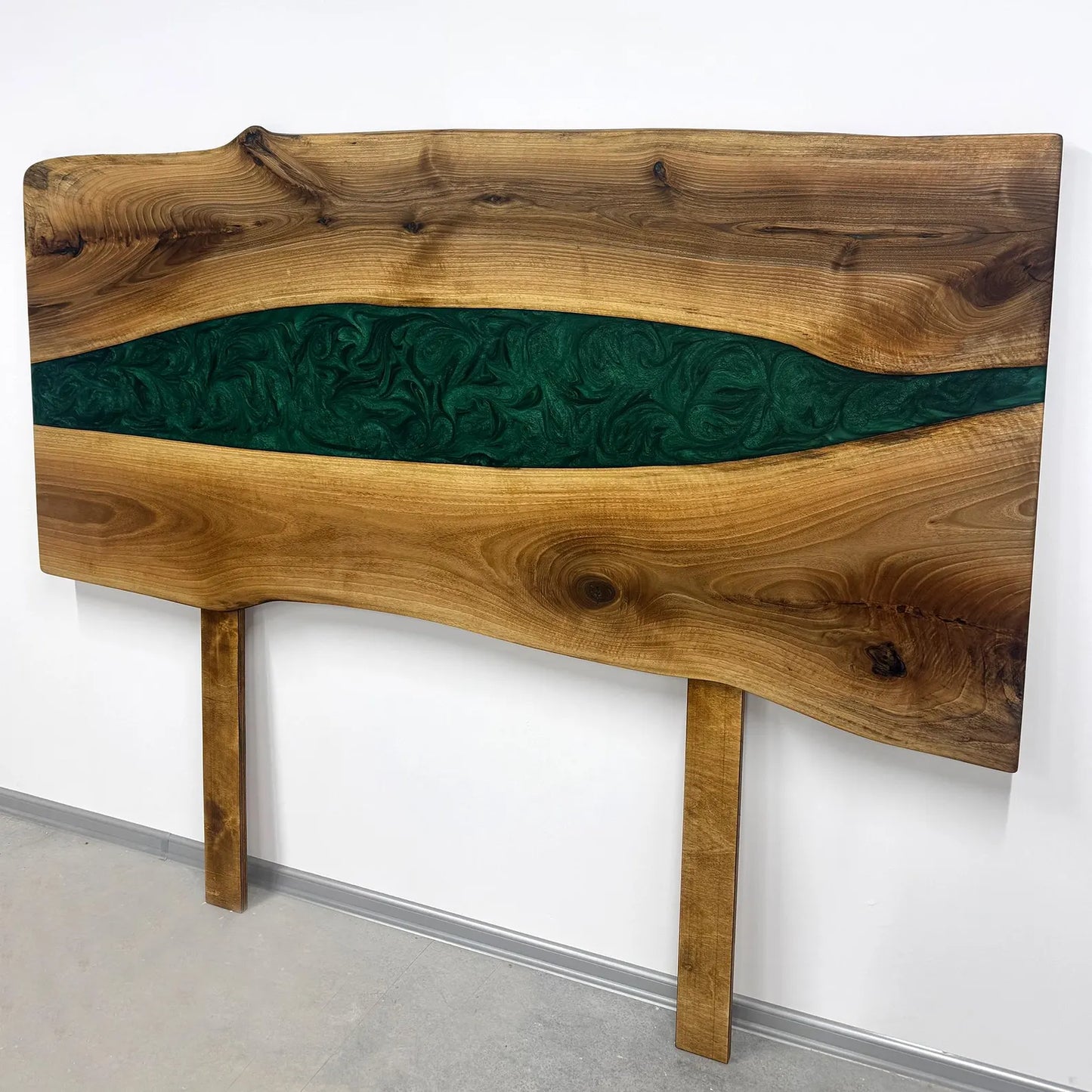 Table d'appoint en résine époxy verte