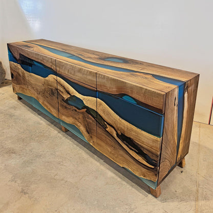 Buffet en bois et époxy bicolore