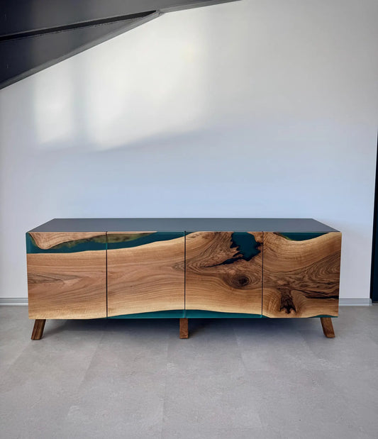 Sideboard aus Holz und Epoxidharz in Perltürkis