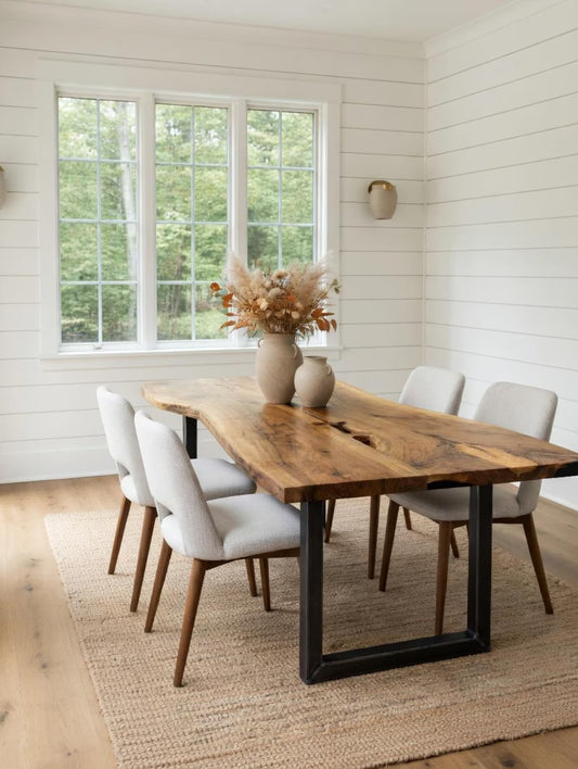 Table en bois de noyer et époxy noir transparent